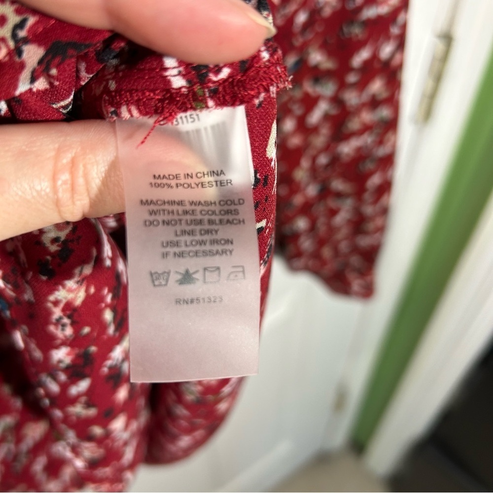 Vince Camuto Dark Red Floral Long Sleeve Blouse Size XL Ruffle V-Neck Collar - Picture 6 of 13